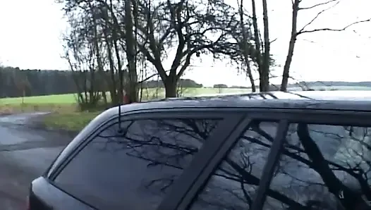 Tıraşlı baş bebek pirsingli amcık damlayan krem açıyor