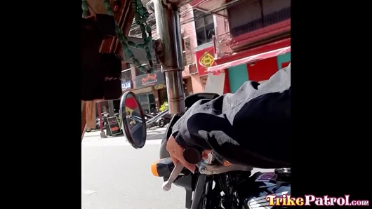 Trikepatrol kalın Asyalı kız yabancı yarağı deniyor