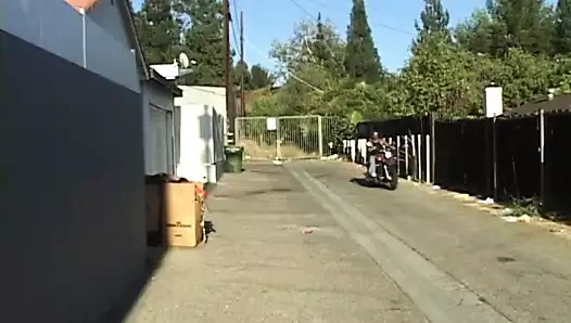 Siyah dövmeli damızlık sikikleri sıcak büyük kıçlı siyah fahişe içinde the popo