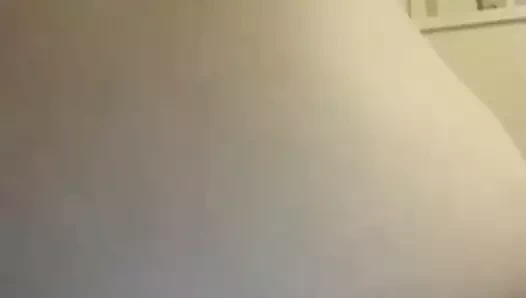 Edepsiz domuz sürtük Tiffany Ann Soto götünü parmaklıyor