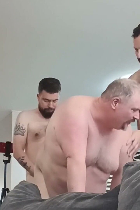 Çıplak Sırtlı Fat Bear Sitges'te