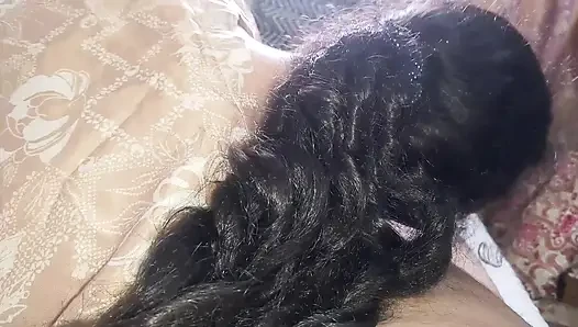 Hintli evli kadın kocasına sakso çekiyor