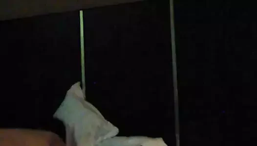 Yaramaz kız azgın hissediyor ve üvey annesiyle seks istiyor...