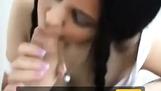 Tina Jay'in yarağını emiyor ve 31 çekiyor