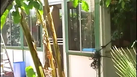 querer ser matón convierte a una rubia inocente