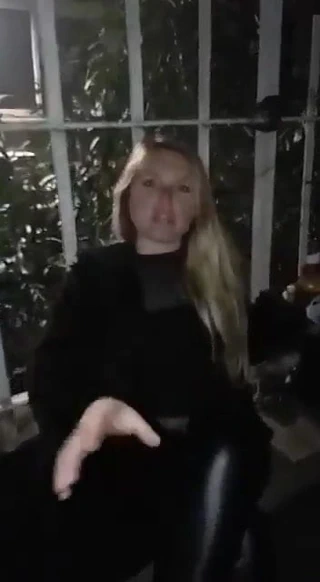 Sahibe helen' - anlık halka açık oturum