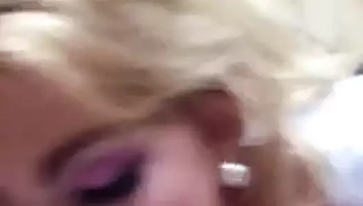 Sarışın İrlandalı kız yarak emiyor