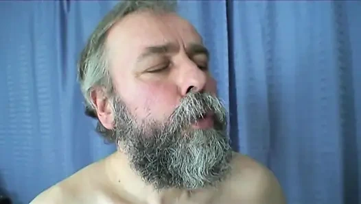 Edepsiz genç kız pis yaşlı bir domuzla edepsiz şeyler yapıyor