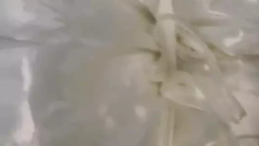 Moi en peignoir en satin avec chemise de nuit en satin