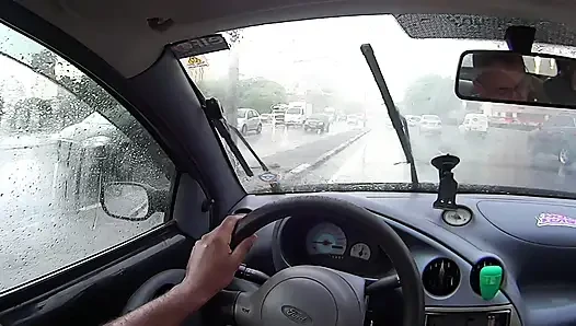 Arkadaşlar akneli bir kıza bindi ve ortodontik diş tellerini spermle doldurdu