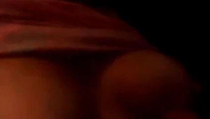 güzel meme uçları ile oynamak