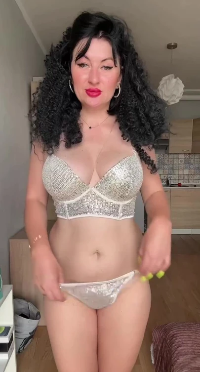 Esmer kadın çok iyi - bunu görmelisin! Onlyfans'ını takip et! 💋