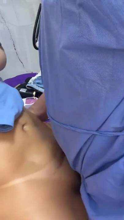 Doktor bana "bu tedavinin bir parçası" dedi ve beni sütle doldurdu | Klip 3