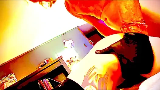 Evli fahişenin yarağa ihtiyacı var