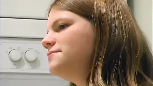 Sevimli minyon saf kıllı kız utangaç solo