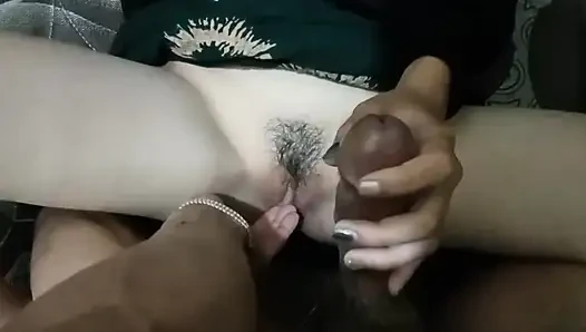 Bu ateşli, zonklayan dar vajinamın içine giremiyorum