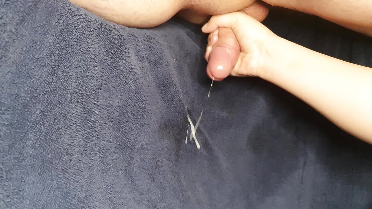Kızıl saçlı orta yaşlı seksi kadın luna yarak sağmaya ve taşakları sıkmaya bayılıyor