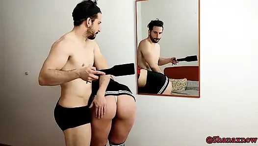 Bdsm şaplak atma converse ve üstüme işiyor