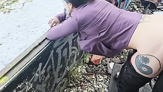 Büyük bir gotik terkedilmiş bir otelde sevişiyor - halka açık