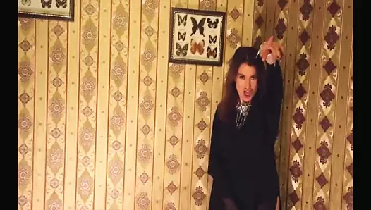 Hilal Cebeci nin bokunu cikardigi klip :)