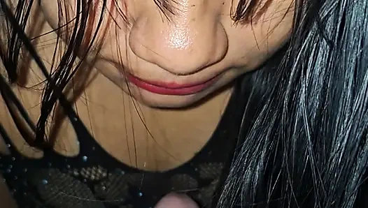 Yeni komşum evde bazı şeyleri taşımama yardım ediyor