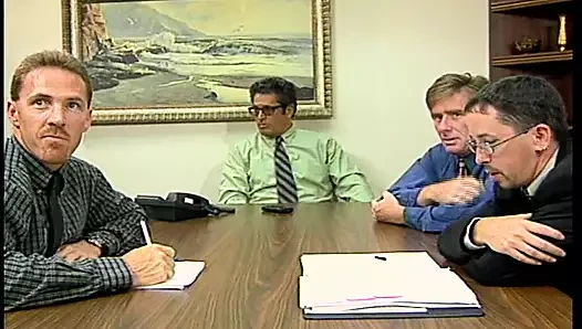 Atletik sarışın sikikleri sert horoz ile ona astral vücut