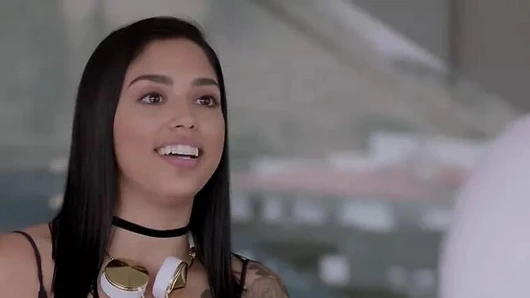 Sürtük vanessa gökyüzü hadi kız kardeşinin bf onu kıçından becerelim