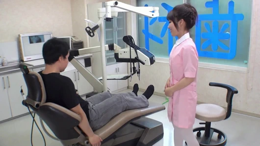 Japon kız amcık yalamanın ve döllemenin tadını çıkarıyor