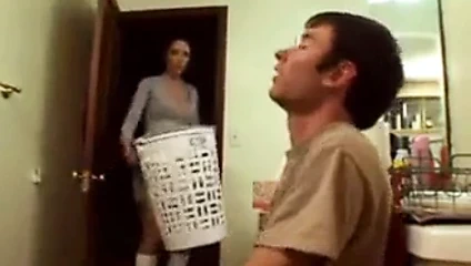 Adım anne güzel üvey sikikleri