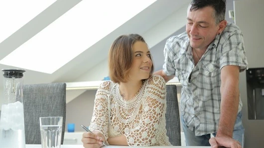 VIP4k. eski dostum ve onun genç hottie birçok seks pozisyonunu deneyin