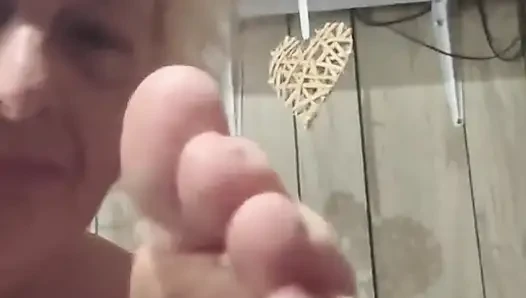 Kocam ayakları sikişmeye hazır ve edepsiz ve kokarlar