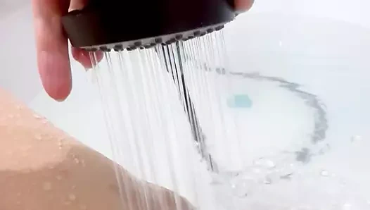 I play secretly in the shower, I cum from the shower stream
