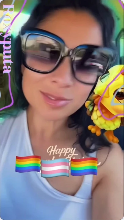 Biseksüel olmayı seviyorum. Kim beni öpüp sikmek ister?