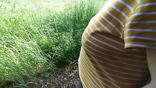 Ahırda kızarana kadar göğüslerini dövüyor