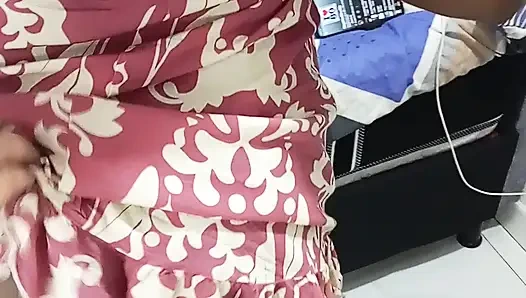 Yüzü kaplı seksi esmer kız