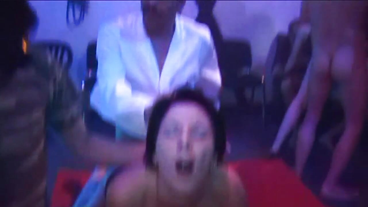 Olgun hatun büyük zenci yarağıyla grup seksten döl damlıyor