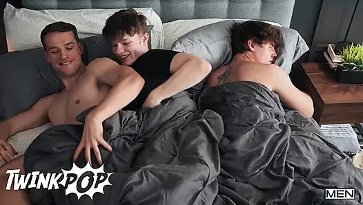 Twinkpop - Jake Preston Sam Holister'ı erkek arkadaşının arkasından tüm pozisyonlarda ateşli bir sikişiyor