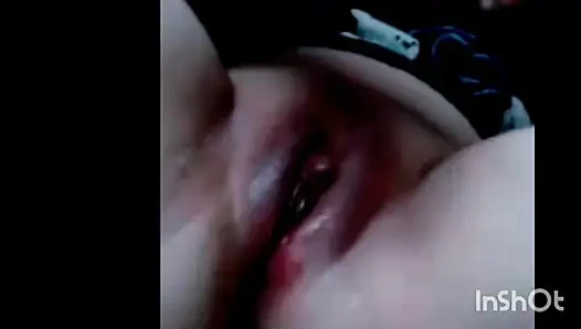 Ateşli desi çıplak kız kıllı ıslak amcığını parmaklıyor