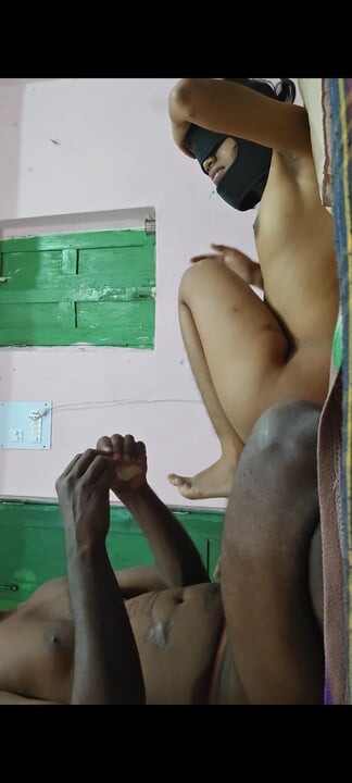 Telugu üniversiteli kız ilk kez domalarak sert sikişiyor