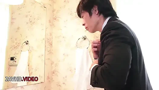 İri göğüslü ofis bebeği yui shimazaki çarpıcı Japon sakso çekiyor