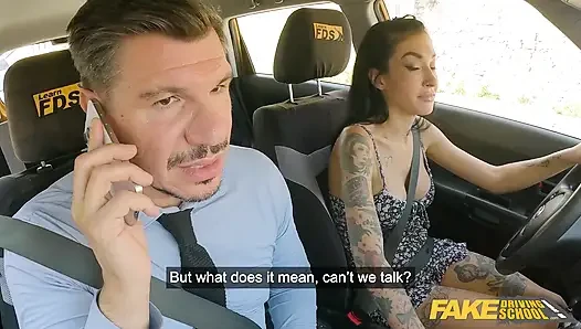 Fake Driving School - büyük memeli İtalyan orta yaşlı seksi kadın silvia preslar açık havada ateşli seks herkesin içinde hızlı sert sikişiyor