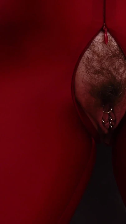 Незабываемый момент из "Милфа-мачеха соблазняет тебя в спандексе, показывая волосатую киску. Грязные разговоры соблазняют фигуристой горячей булавкой"