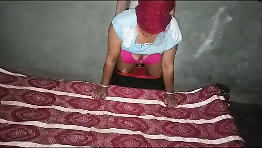 Genç Hintli Desi Köylü Üvey Kız Kardeş Net Hintçe Ses Kaydında Üvey Erkek Kardeşiyle Sert Sakso Çekmeye Çalışıyor