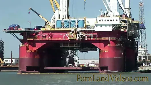 Büyük memeli sarışınlar anal seks yapıyor