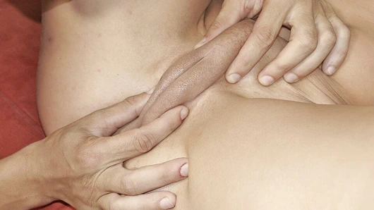 Deve toynağı toynağı sarışın Heather Huntley sikilmeyi seviyor