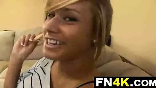 Sarışın handjob ve oral seks pov