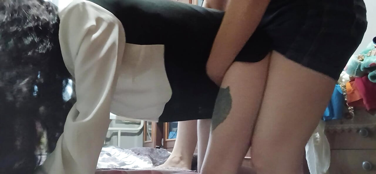 Evde ekstra özel dersler yerine orta yaşlı seksi öğretmenim beni takma yarakla sikiyor