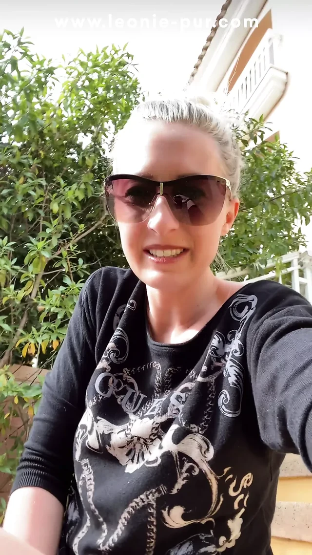 Мастурбировали публично перед моим домом до оргазма