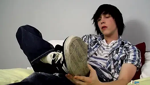 Toe Sucking Solo Boy Tyler