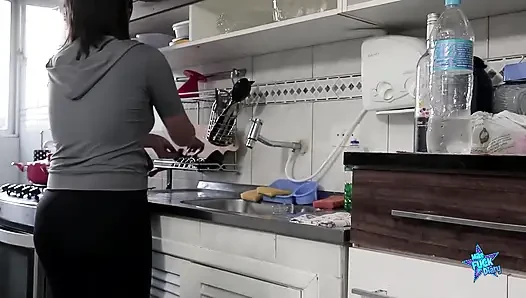 Mükemmel orta yaşlı seksi kadın gavat anal ve meme boşalması
